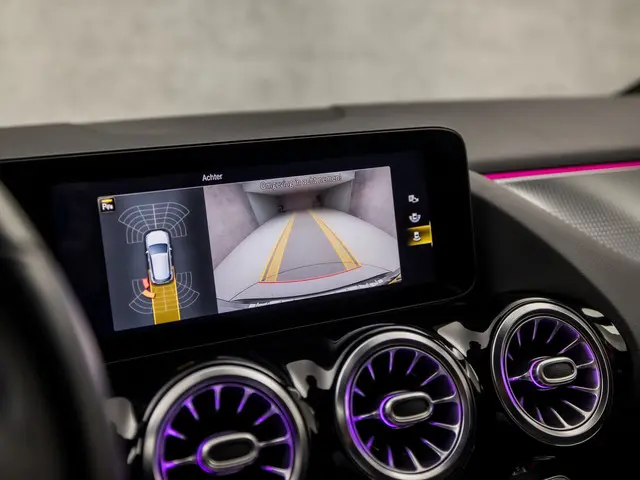 Mercedes-Benz GLA 200 Luxury 2020 Benzine 18