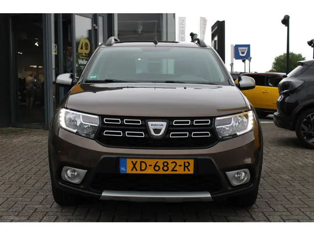 Dacia Logan MCV TCe 90 Stepway 2018 Benzine 33