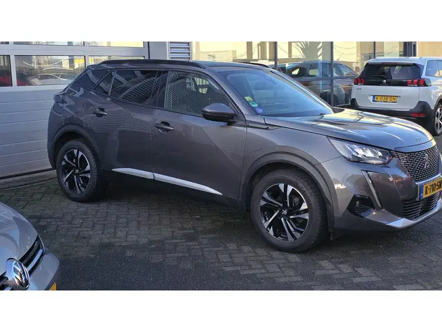 Peugeot 2008 1.2 PureTech Blue Lease Allure 2021 Benzine 4