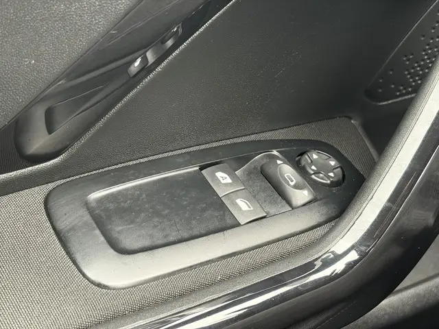 Peugeot 208 1.2 e-VTi Blue Lease 2013 Benzine 27