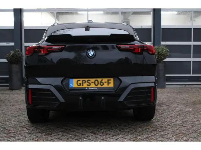 BMW iX2 EDrive20 67 kWh/M-Pakket/Pano 2024 Elektrisch 6