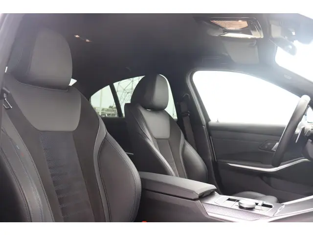 BMW 3 Serie 330e 2024 Hybride Benzine 11