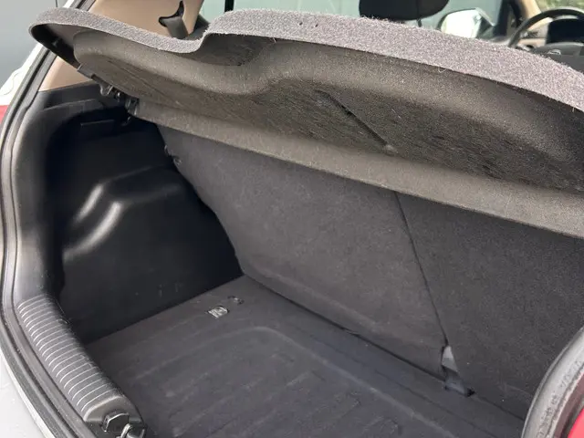 Hyundai i10 1.0i i-Drive 2014 Benzine 12