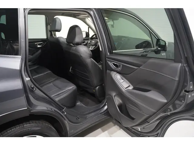 Subaru Forester 2.0i e-BOXER First Edition 2021 Benzine 18