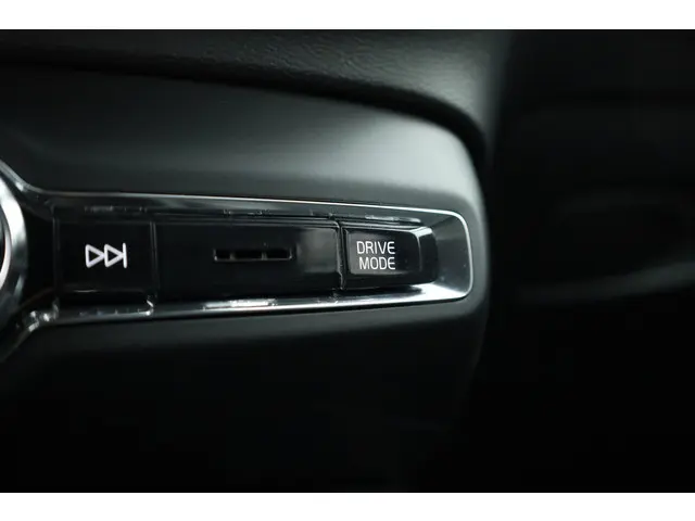 Volvo XC40 1.5 T4 Recharge R-Design 2022 Hybride Benzine 23