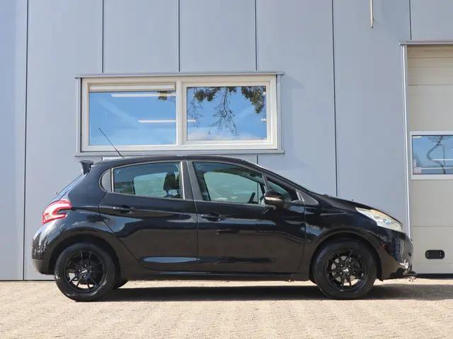 Peugeot 208 1.2 VTi Envy 2014 Benzine 4