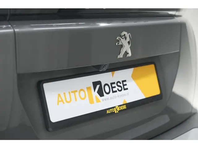 Peugeot 2008 PureTech 130 EAT8 Allure 2023 Benzine 2