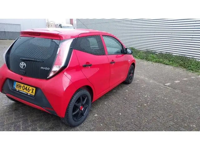 Toyota Aygo 1.0 VVT-i x-now 2015 Benzine 5