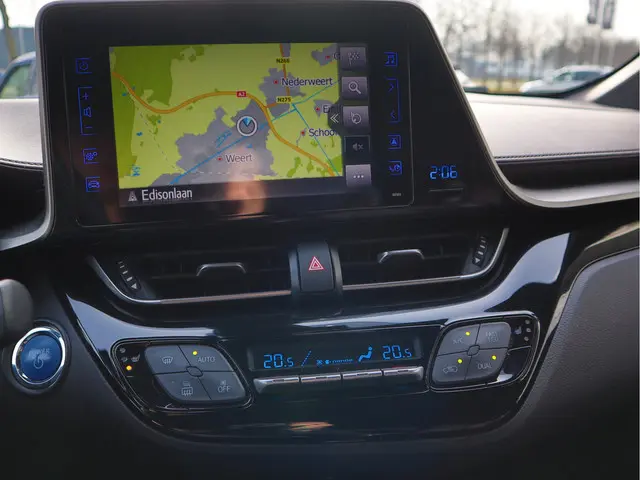 Toyota C-HR 1.8 Hybrid Executive 2017 Hybride Benzine 14