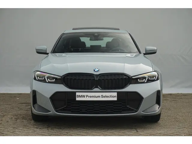 BMW 3 Serie 330e 2023 Hybride Benzine 3