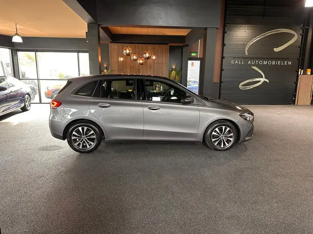 Mercedes-Benz B-Klasse 180 Business Line 2022 Benzine 3