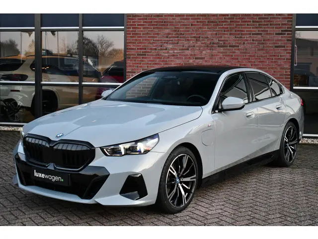 BMW 5 Serie 530e M-Sport 2024 Hybride Benzine 53