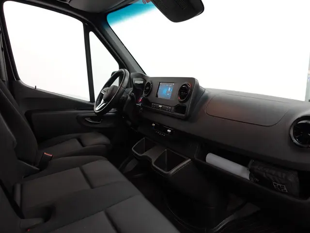 Mercedes-Benz Sprinter 211 1.9 CDI L2H2 FWD 2023 Diesel 29