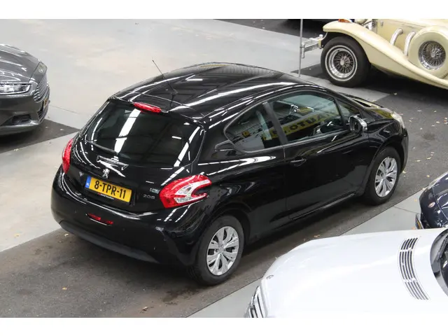 Peugeot 208 1.2 VTi Active 2014 Benzine 24