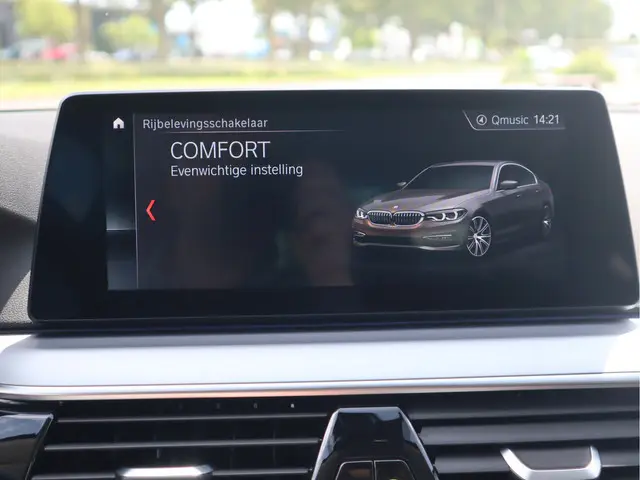 BMW 5 Serie 520i Executive 2018 Benzine 19