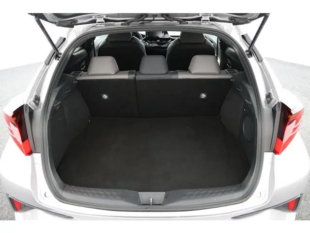 Toyota C-HR 2.0 Hybrid Executive 2021 Hybride Benzine 24