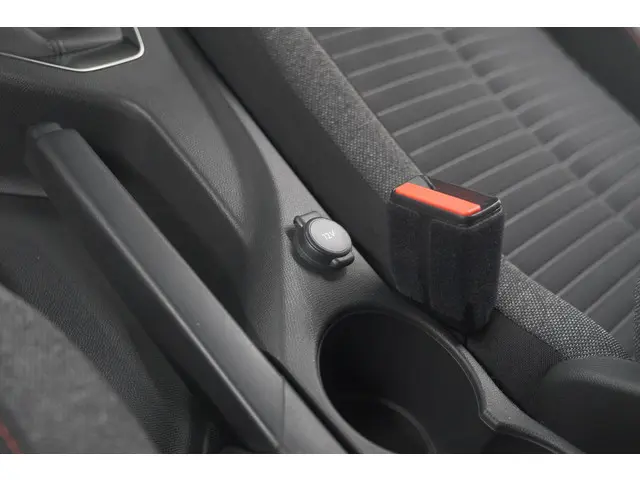 Peugeot 2008 PureTech 130 Active 2023 Benzine 39