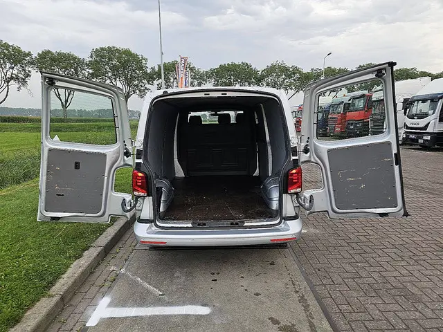 Volkswagen Transporter 2.0 TDI 2022 Diesel 12