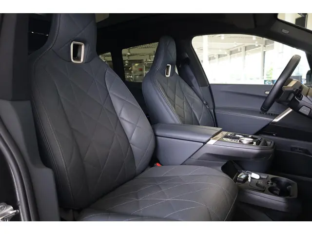 BMW iX xDrive40 2024 Elektrisch 8