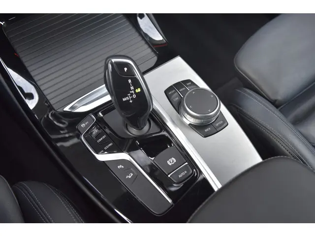 BMW X3 xDrive20i High Executive 2018 Benzine 29