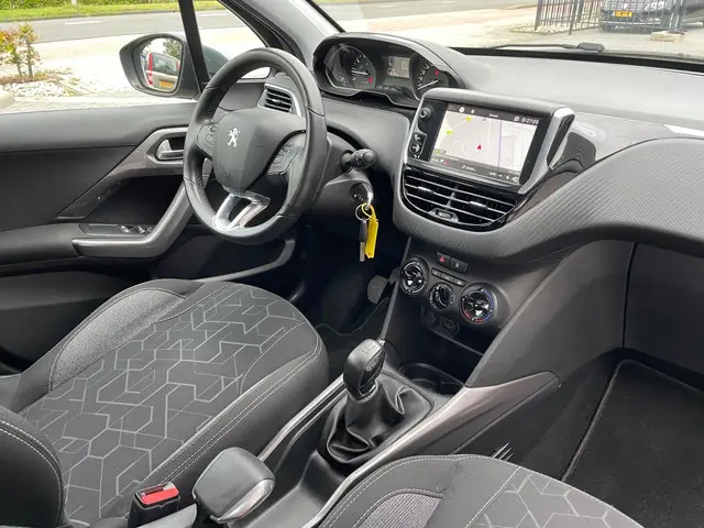 Peugeot 2008 1.2 PureTech Active|NL auto| 2017 Benzine 21