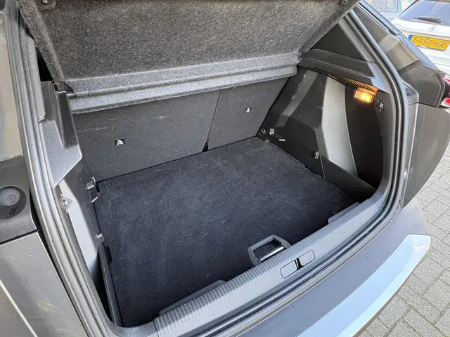 Peugeot 2008 1.2T 130pk Allure 2021 Benzine 13