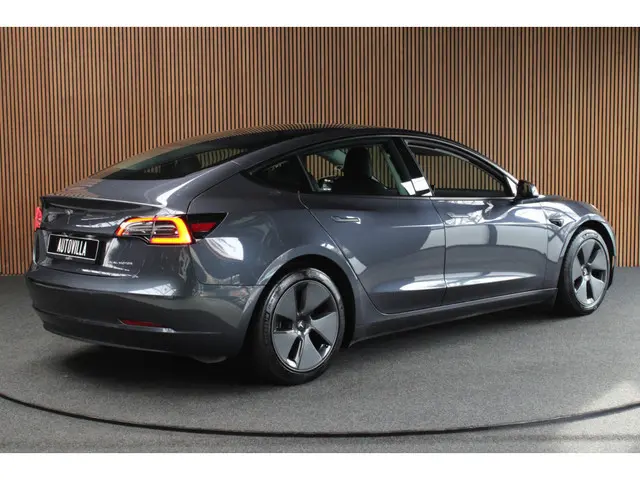 Tesla Model 3 RWD 2023 Elektrisch 6