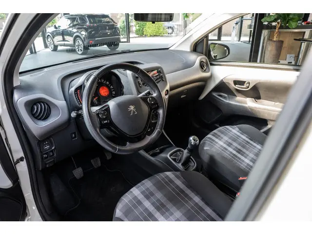 Peugeot 108 1.0 e-VTi Active 2019 Benzine 17