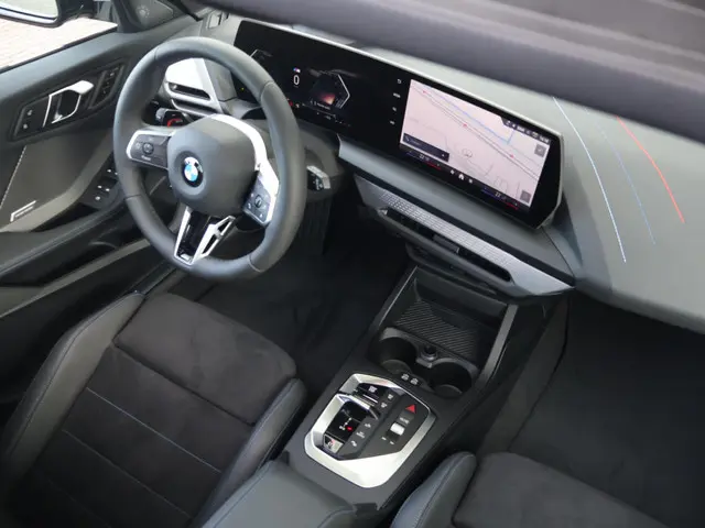 BMW 1 Serie 120 2025 Benzine 38