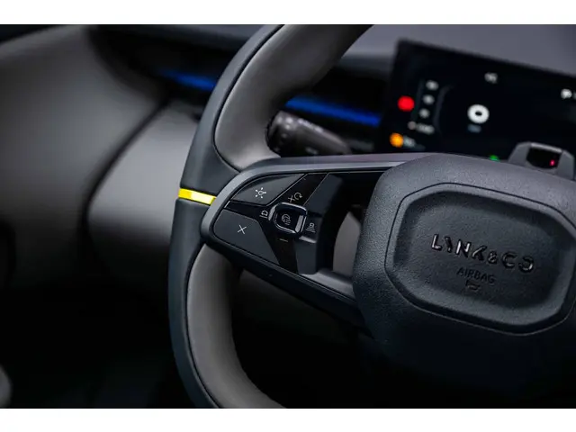 Lynk & Co 02 More 66 kWh 2026 Elektrisch 24