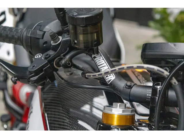 Indian FTR 1200 Carbon *Akrapovic* 2020 Benzine 35