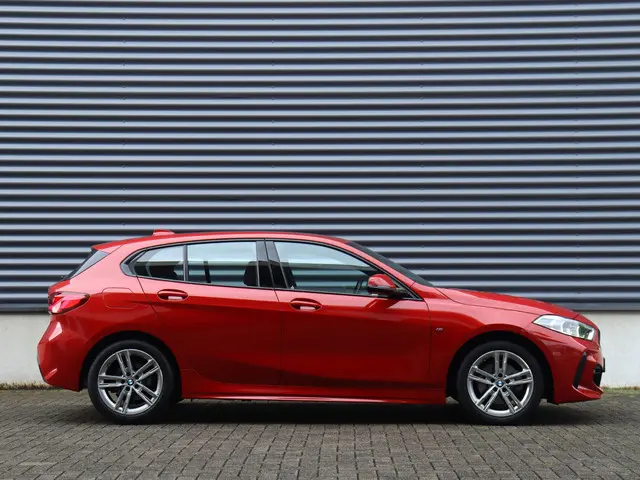 BMW 1 Serie 5-deurs 118i 2023 Benzine 5