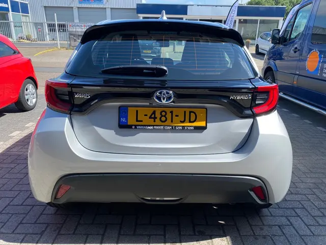 Toyota Yaris 1.5 Hybrid Dynamic 2021 Hybride Benzine 6