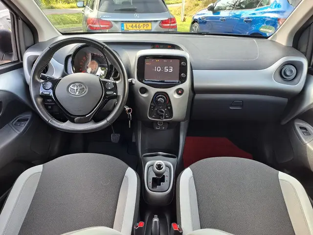 Toyota Aygo 1.0 VVT-i x-play 2016 Benzine 5