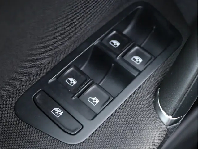 Volkswagen Golf 1.0 TSI Highline R-line 2017 Benzine 32