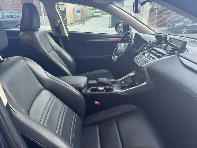 Lexus NX 300h AWD Business Line 2016 Hybride Benzine 8