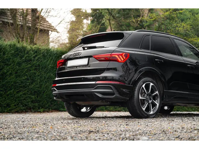 Audi Q3 45 TFSI e S edition 2024 Hybride Benzine 33