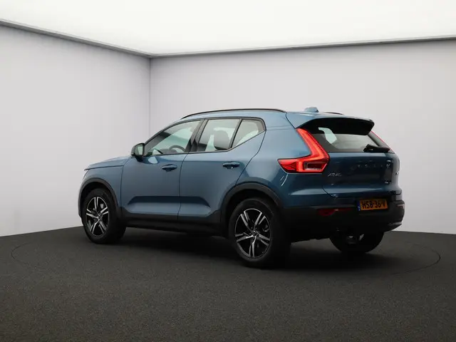 Volvo XC40 B4 Plus Dark 2025 Benzine 25