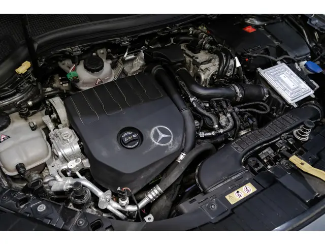 Mercedes-Benz GLA 250 e AMG Line 2021 Hybride Benzine 44