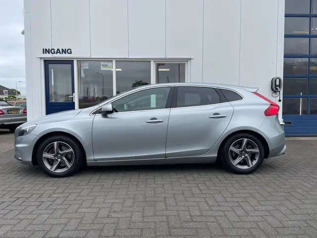 Volvo V40 2.0 T3 R-Design 2015 Benzine 6