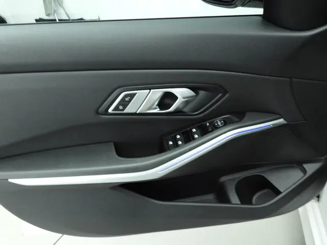 BMW 3 Serie Sedan 320i 2019 Benzine 29