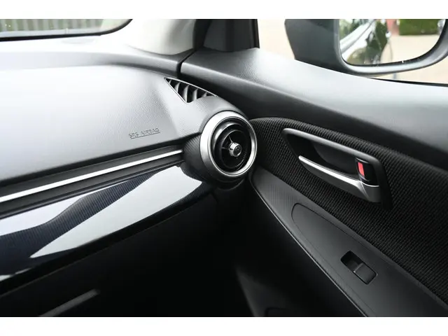 Mazda 2 Skyactiv-G 75 6MT Comfort 2021 Benzine 28