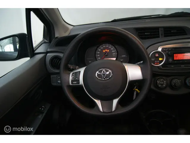 Toyota Yaris 1.0 VVT-i Now Top 5 editie 2014 Benzine 11