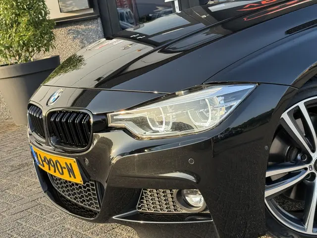 BMW 3 Serie 330e m Sport 2016 Hybride Benzine 37