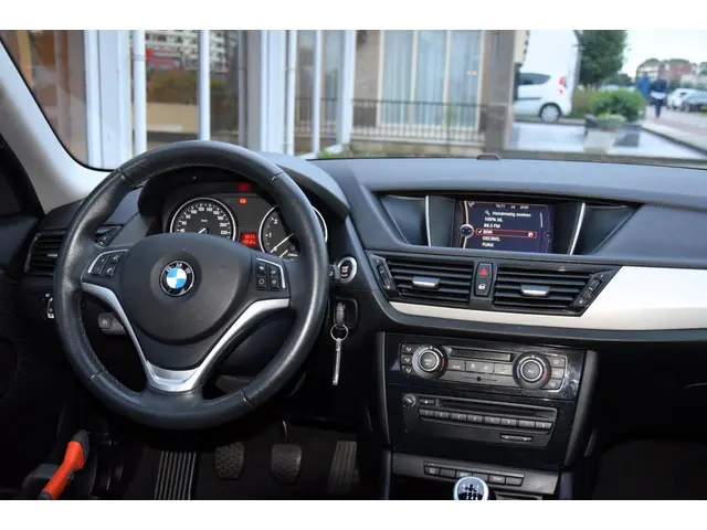 BMW X1 SDrive20i Executive 2014 Benzine 19
