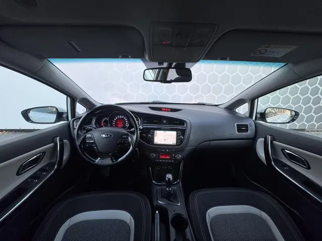 Kia cee'd Sportswagon 1.6 GDI ExecutiveLine 2015 Benzine 31