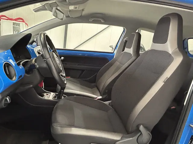 Volkswagen up! 1.0 high up! BlueMotion 2014 Benzine 6
