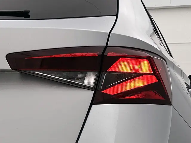 Škoda Fabia 1.0 TSI 95pk Ambition 2023 Benzine 12