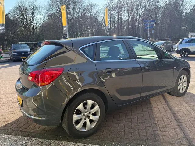 Opel Astra 1.4 Turbo Blitz | Navi | 2015 Benzine 6
