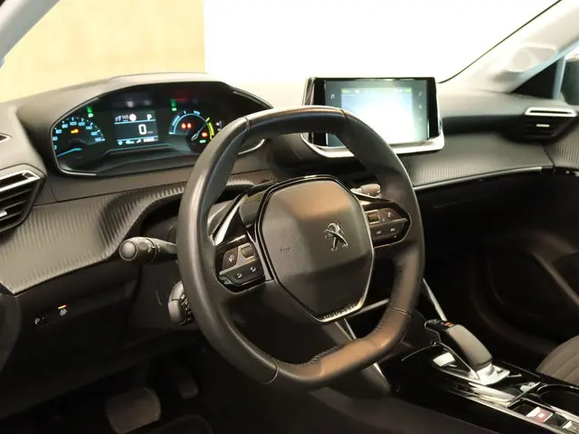 Peugeot e-208 3
